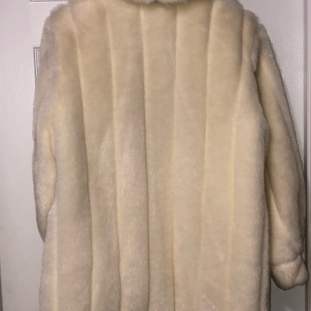 Dennis Basso faux fur off white Womens small coat - Picture 3 of 9